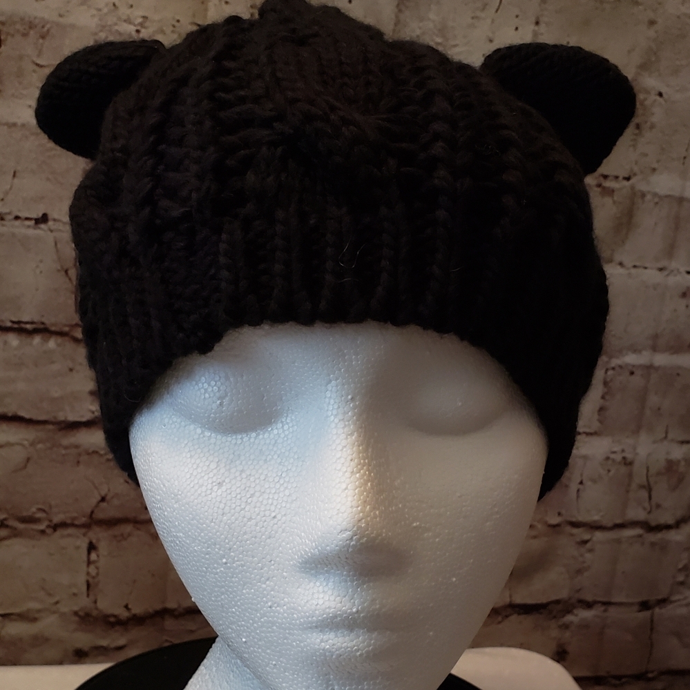NEW CABLE KNIT HAT WITH EARS